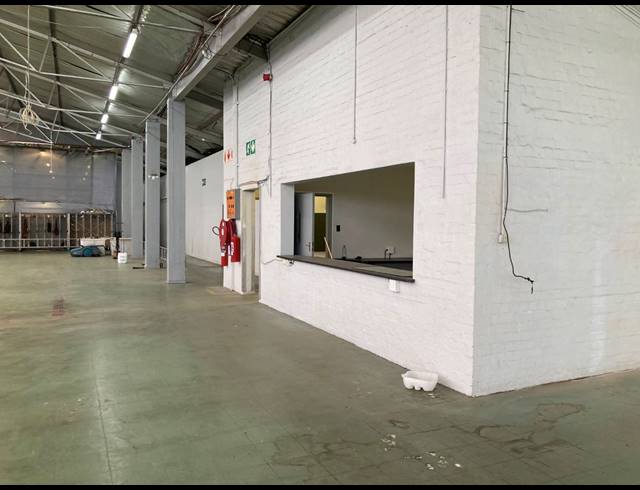 2,056.30M² FACTORY RENTED IN LANSDOWNE